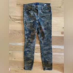 Women’s Gap Camo pants size 27
